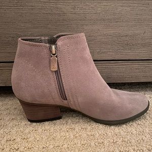 Blondo Waterproof Bootie Size 6